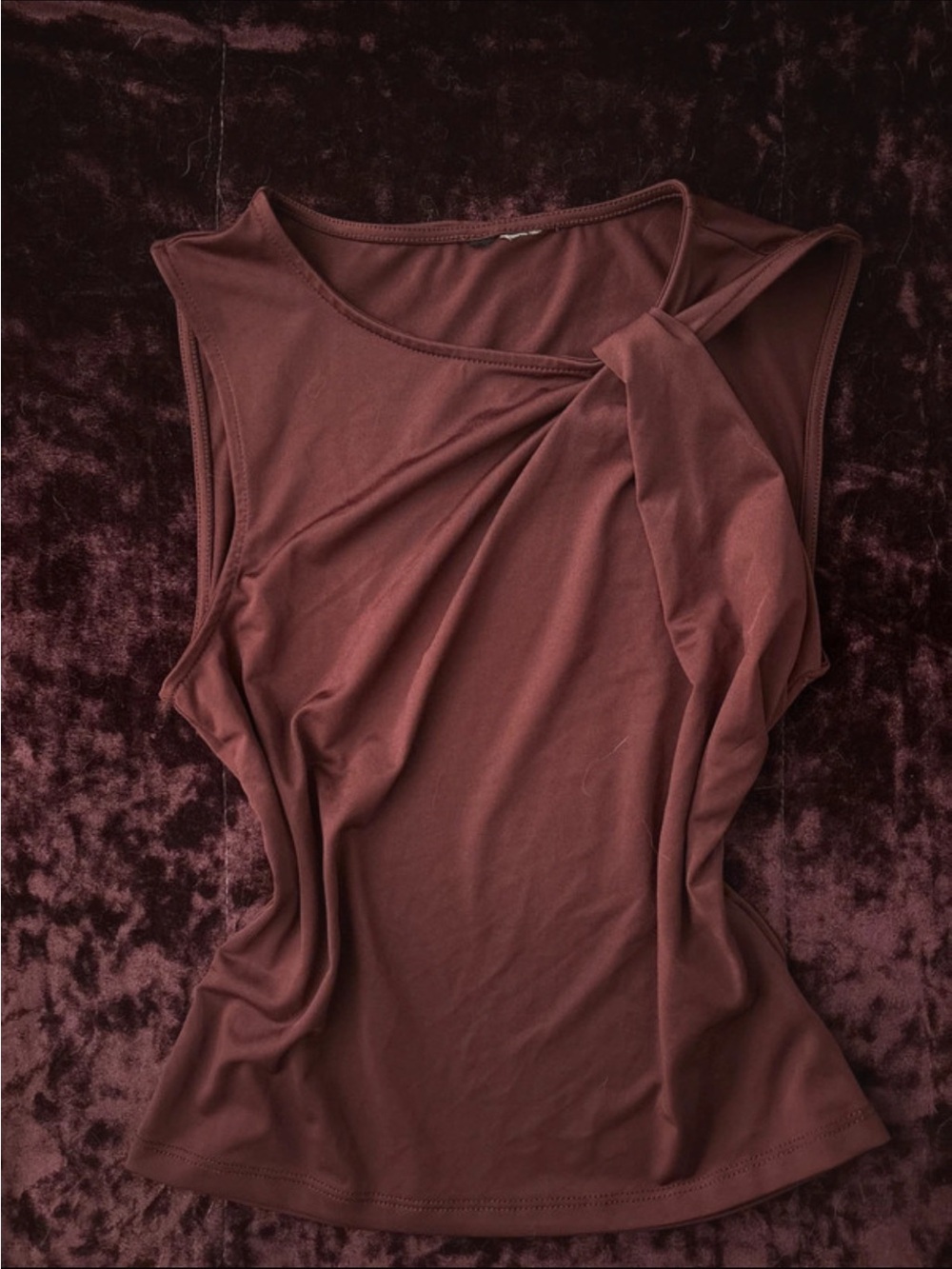 wine red tank with twist